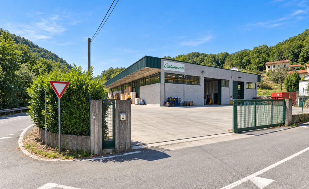 Stabilimento Cartamercato a Borgo a Mozzano, visto dall’ingresso